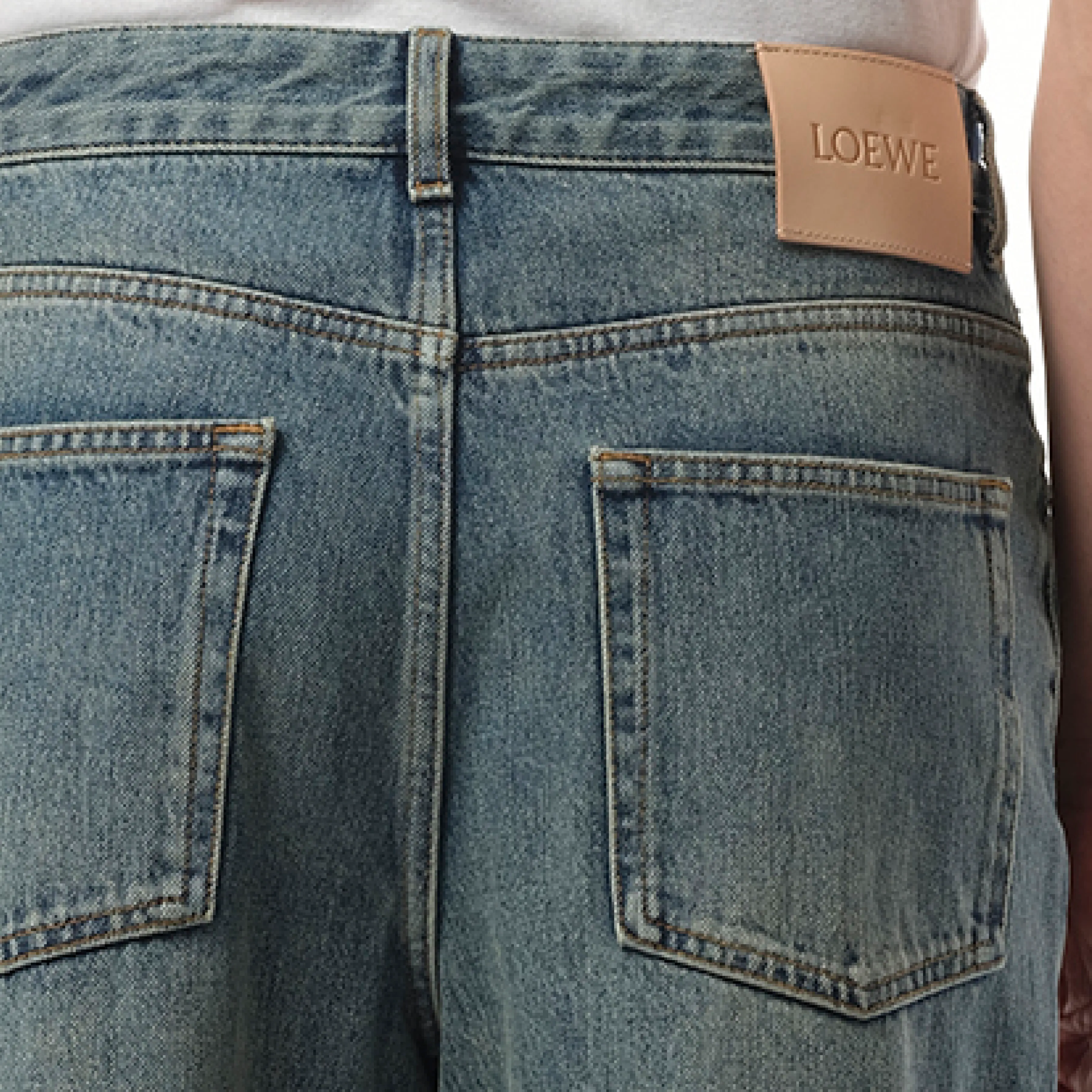 Anagram Baggy Distressed Jeans AF in Washed Denim