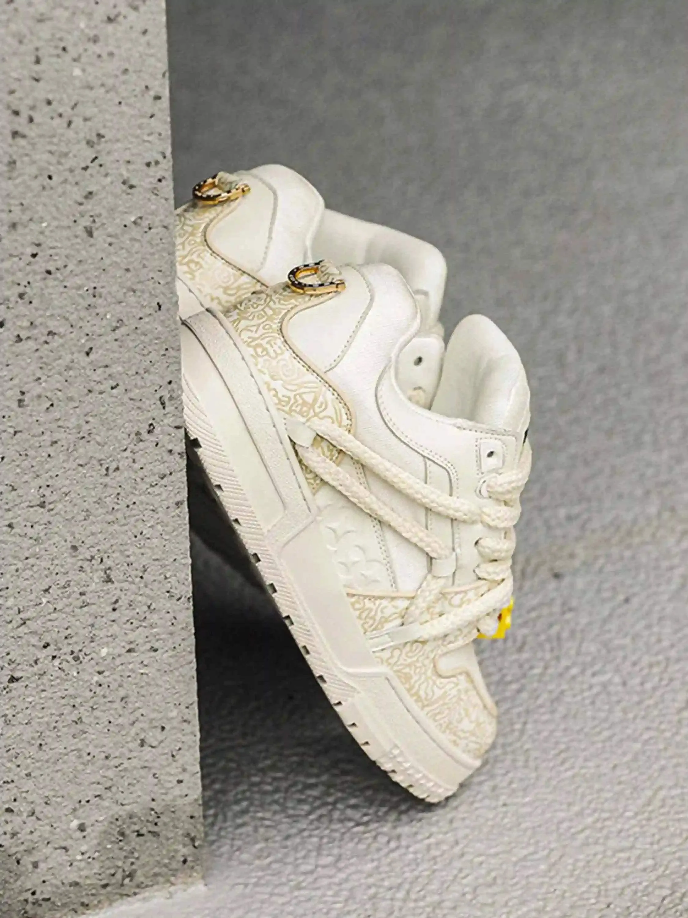 Disguisen Everything Goes With Casual Sneakers