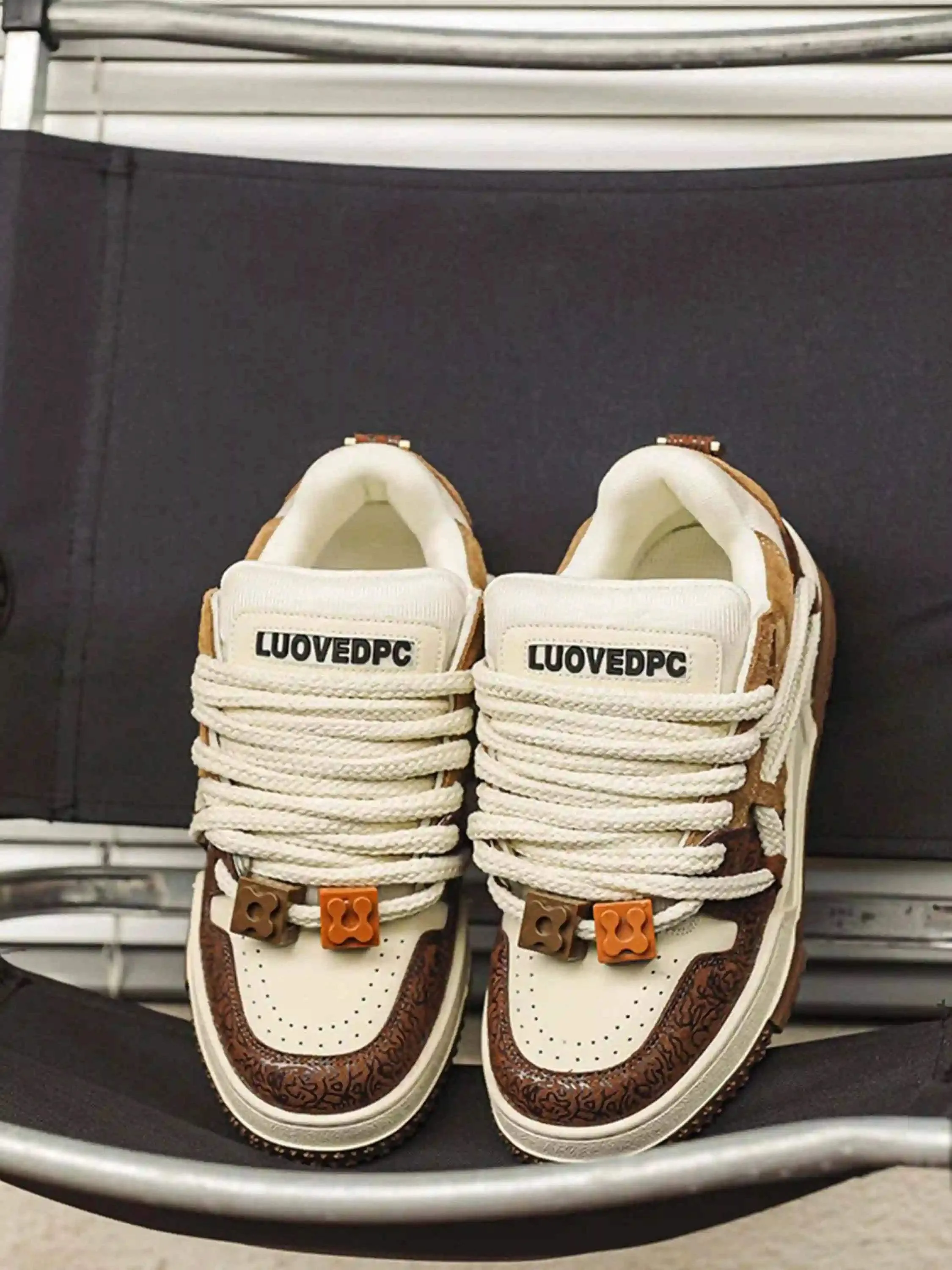Disguisen Everything Goes With Casual Sneakers