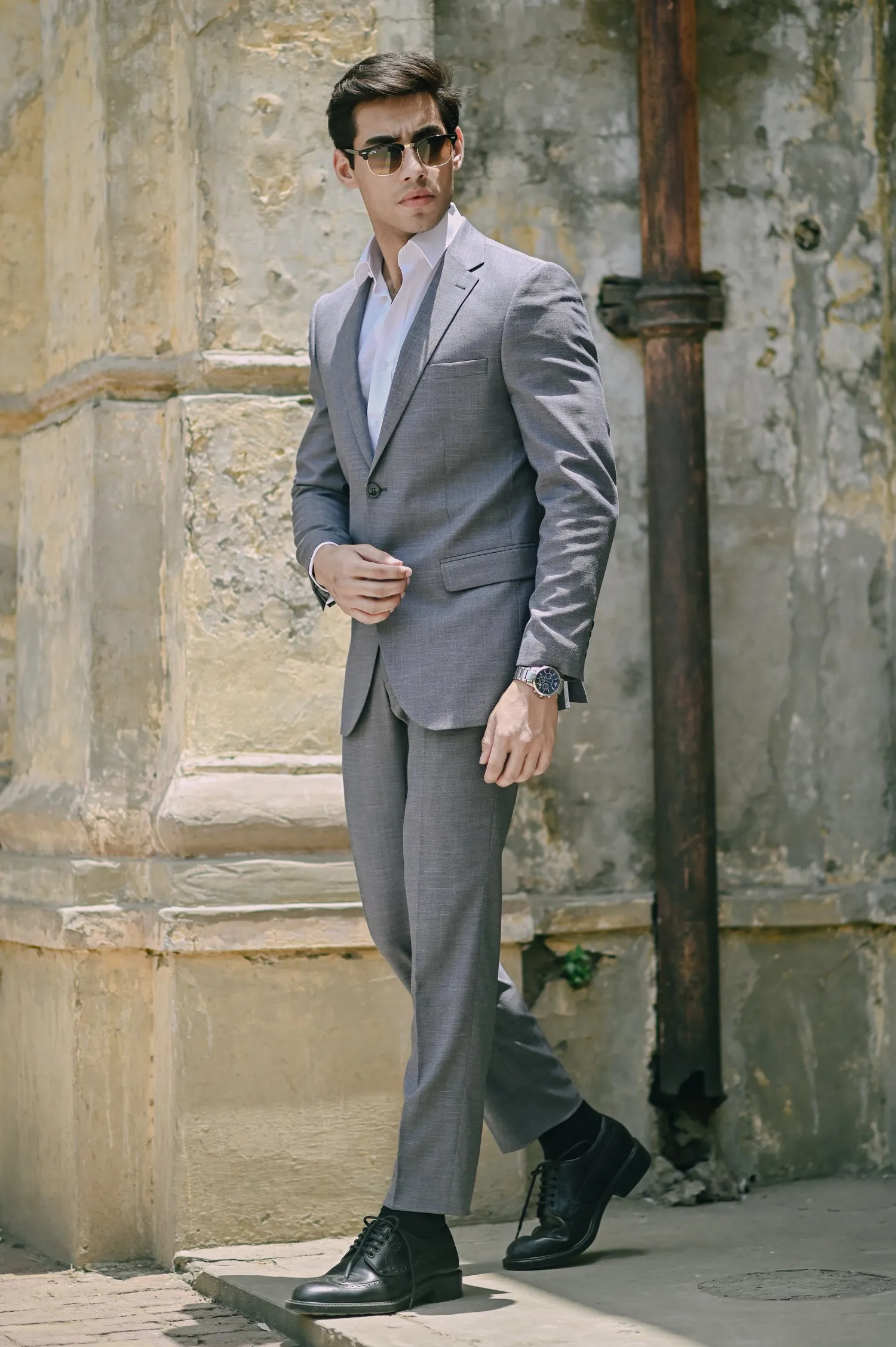 SHARP GREY SUIT