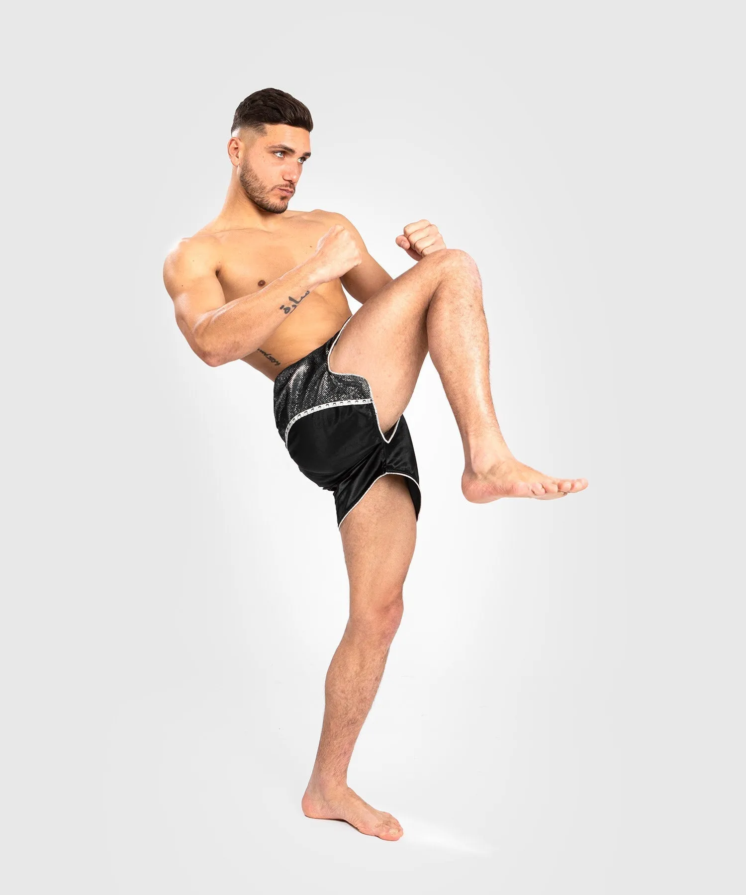 VENUM ABSOLUTE 2.0 MUAY THAI SHORTS (BLACK / GOLD)
